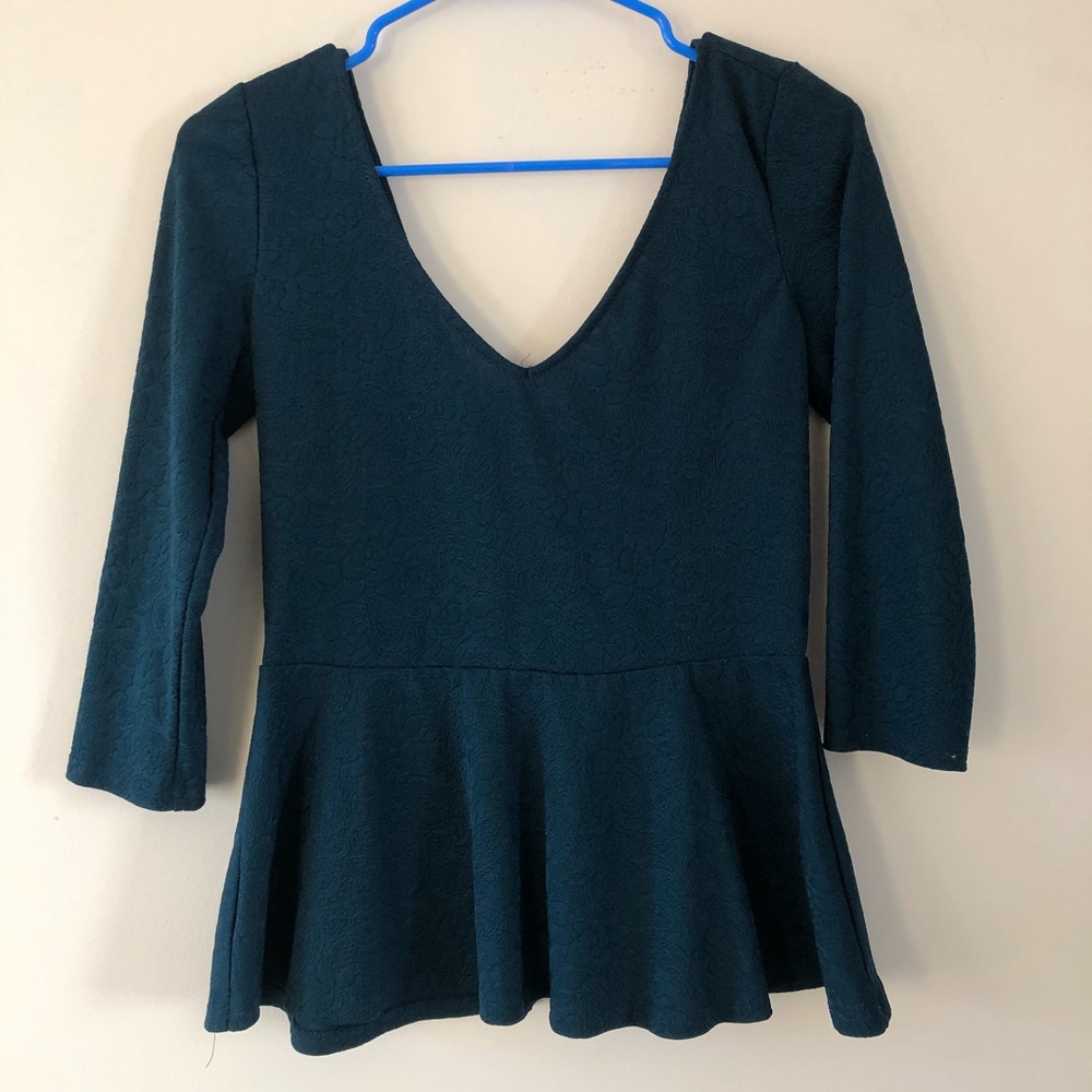 FOREVER 21 PEPLUM TOP | M |